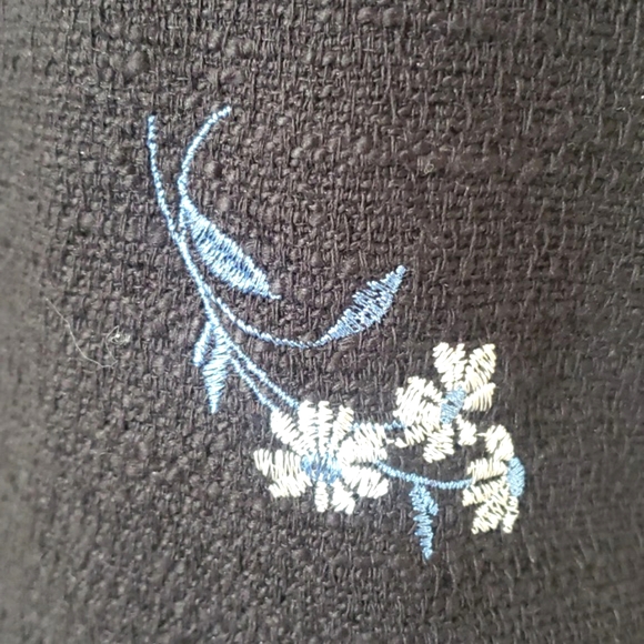 ANN TAYLOR Black Sleeveless Embroidered Top Floral Design - Picture 11 of 16